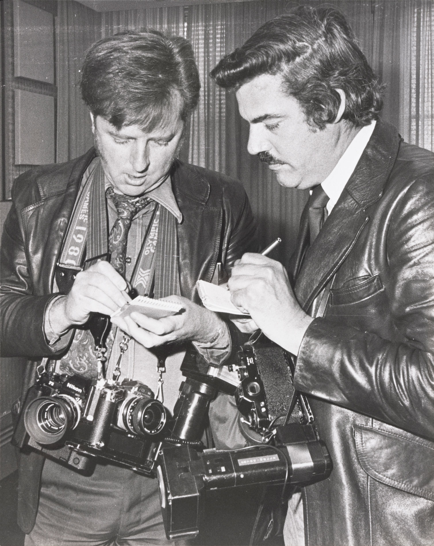 Photographer Bluey Thomson and another photographer taking notes. Photographer Bluey Thomson and another photographer taking notes.