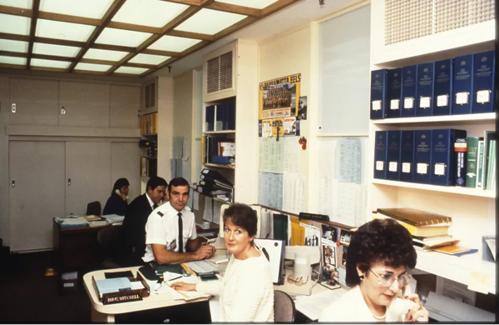 The reception of the speaker's office in 1988 with several workers in it. 