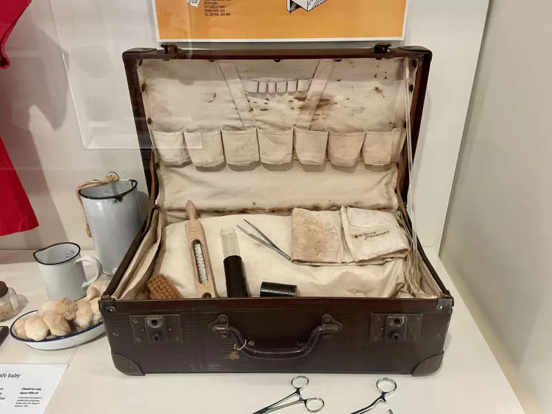 A case containing obstetrics equipment, dating from 1935-45. 