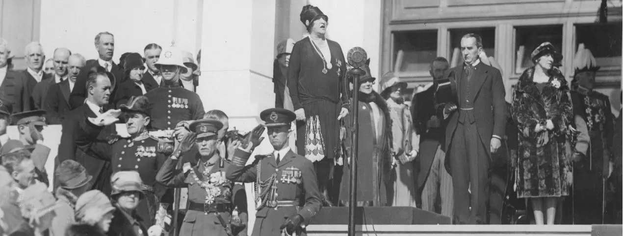 Dame Nellie Melba singing God Save the King at the Parliament House opening ceremony,