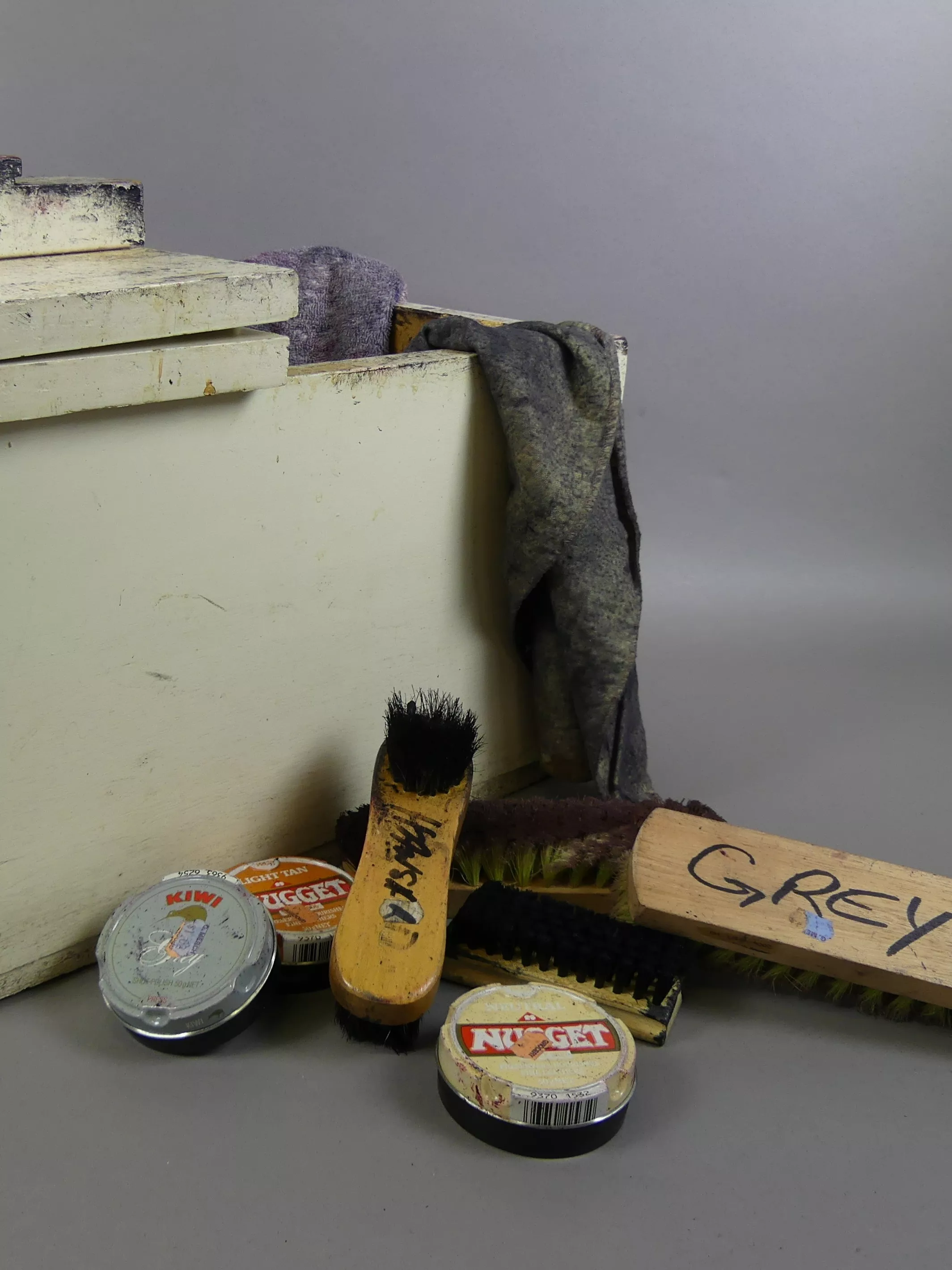 Shoe polish box Shoe polish box
