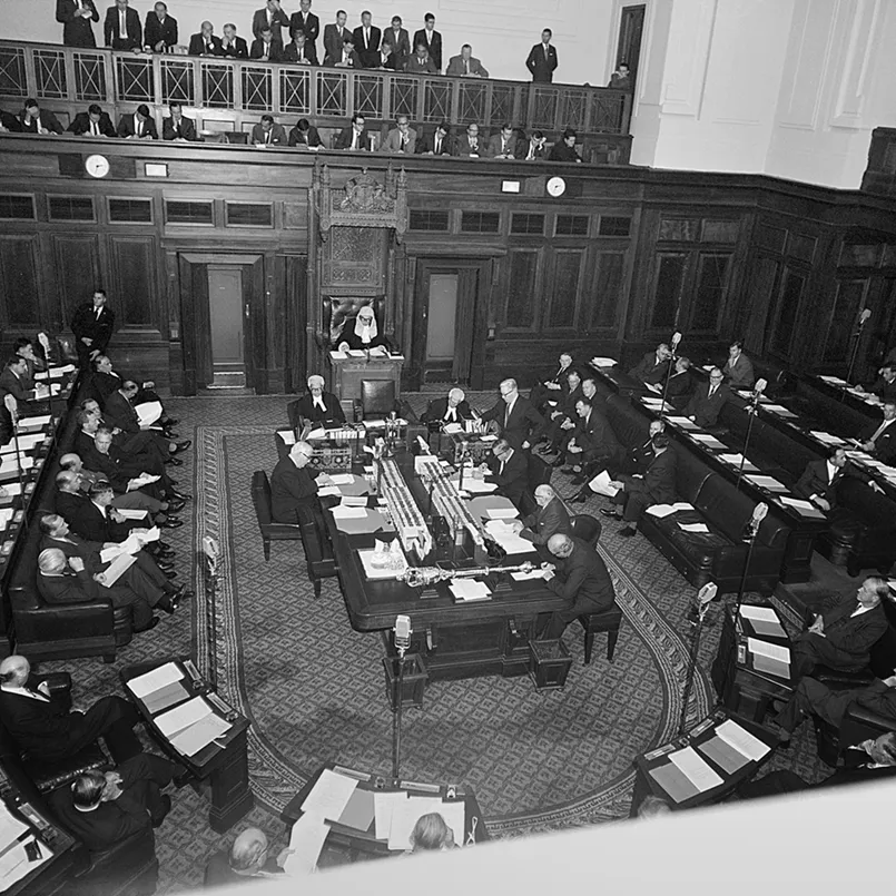 House of Representatives Chamber. A man is speaking at the opposition despatch box.